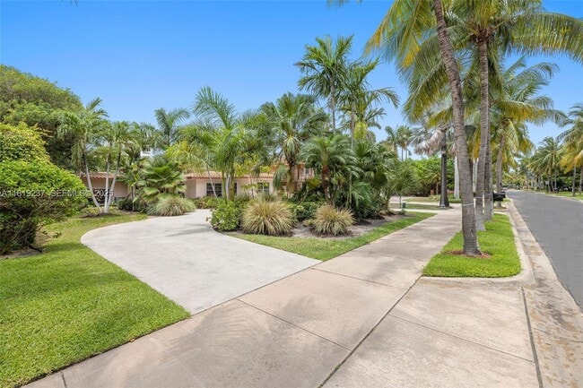 564 Golden Beach Dr in Golden Beach, FL - Building Photo - Building Photo