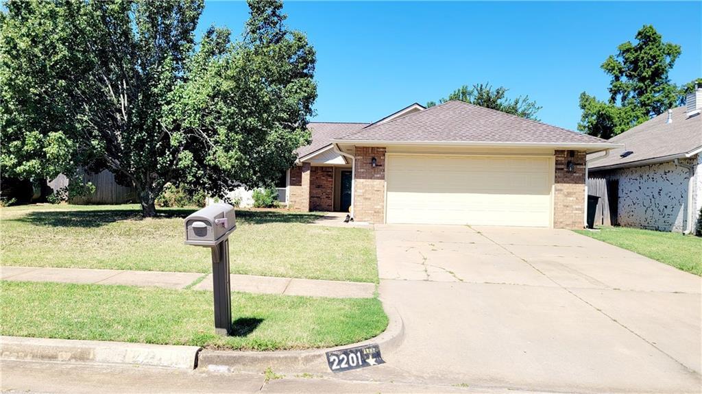 2201 Rushing Meadows in Edmond, OK - Building Photo