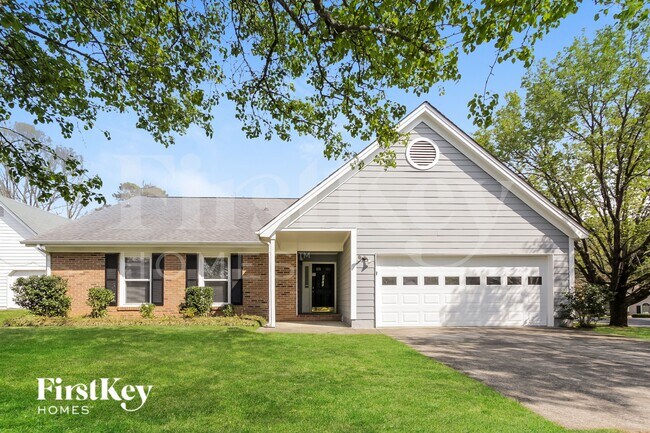 8020 Glencannon Dr in Charlotte, NC - Building Photo - Building Photo