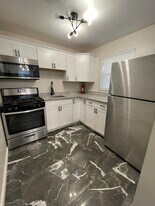 7901 Camargo Rd in Cincinnati, OH - Building Photo