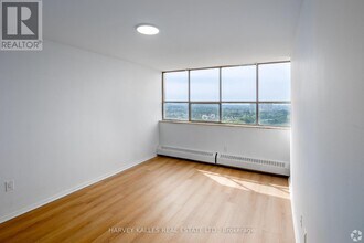 2000 Sheppard Ave W in Toronto, ON - Building Photo - Building Photo