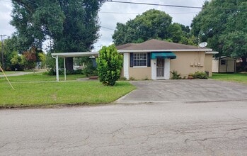 803 N Gomez Ave in Tampa, FL - Foto de edificio - Building Photo