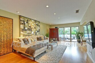 15 Chicory Ln in San Carlos, CA - Building Photo - Building Photo