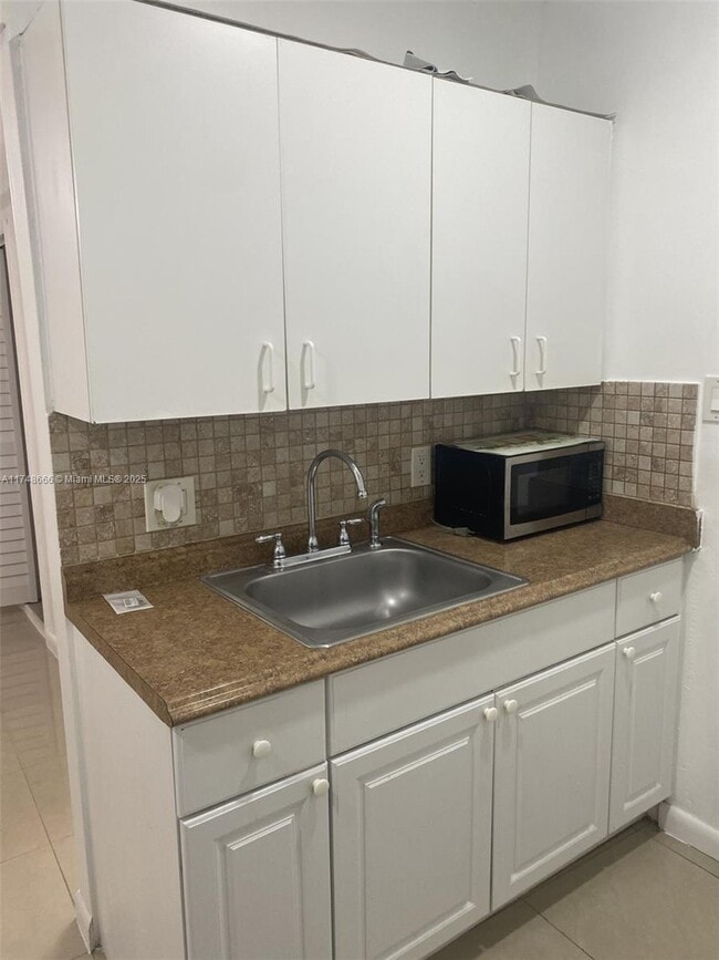 2141 N 58th Ave in Hollywood, FL - Building Photo - Building Photo