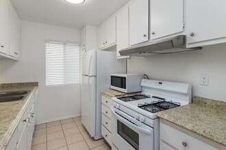 20134 Leadwell St in Los Angeles, CA - Foto de edificio - Building Photo