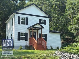 811 Montvue Rd in Salem, VA - Building Photo