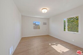 1252 N Crescent Heights Blvd in West Hollywood, CA - Building Photo - Building Photo
