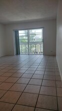 218 NE 12th Ave in Hallandale Beach, FL - Building Photo - Building Photo