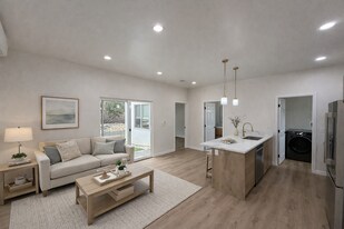 5418-5420 Baja Dr in San Diego, CA - Building Photo