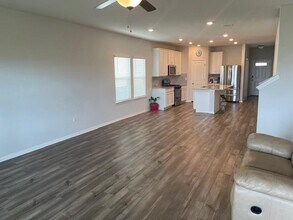 6410 Rounded Pebble Ln in Buda, TX - Foto de edificio - Building Photo