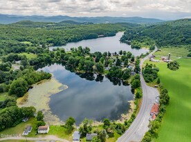519 Sullivan Way in Cambridge, NY - Building Photo
