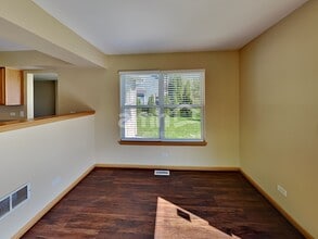 1808 Brockway Pond Ct in Joliet, IL - Building Photo - Building Photo