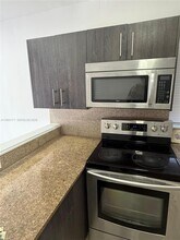 3413 NW 9th Ct-Unit -B in Miami, FL - Building Photo - Building Photo