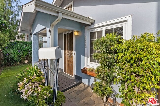 property at 1537 Cabrillo Ave