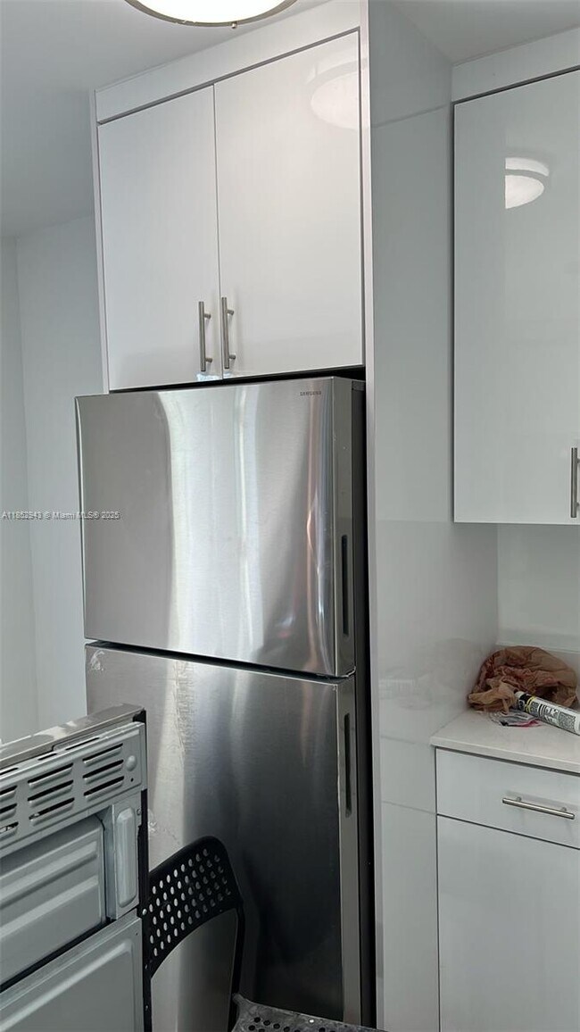615 NE 3rd St in Hallandale Beach, FL - Building Photo - Building Photo