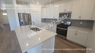 566 W Lyra St in Meridian, ID - Building Photo - Building Photo