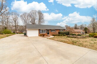 4014 Linwood Rd in Gastonia, NC - Building Photo - Building Photo