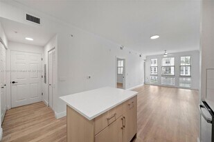 10170 SW 7th St, Unit 24-305 in Pembroke Pines, FL - Building Photo