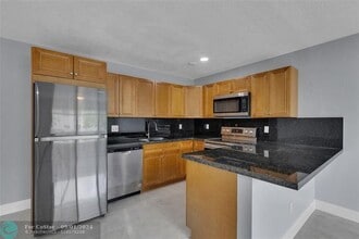 800-802 SW 6th Ct in Pompano Beach, FL - Building Photo - Building Photo