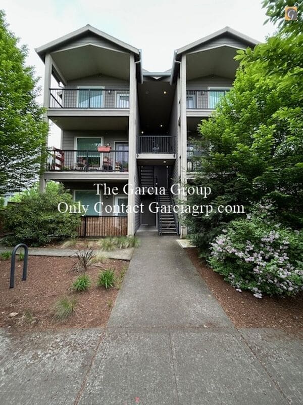 property at 7128 N Richmond Ave
