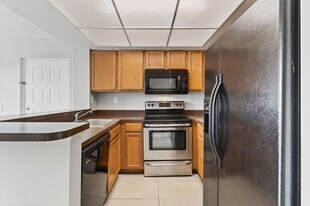 752 Executive Center Dr in West Palm Beach, FL - Building Photo