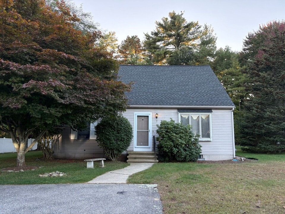 7 Upton Ln in Boxford, MA - Building Photo