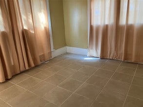 312 S Mechanic St in El Campo, TX - Building Photo - Building Photo