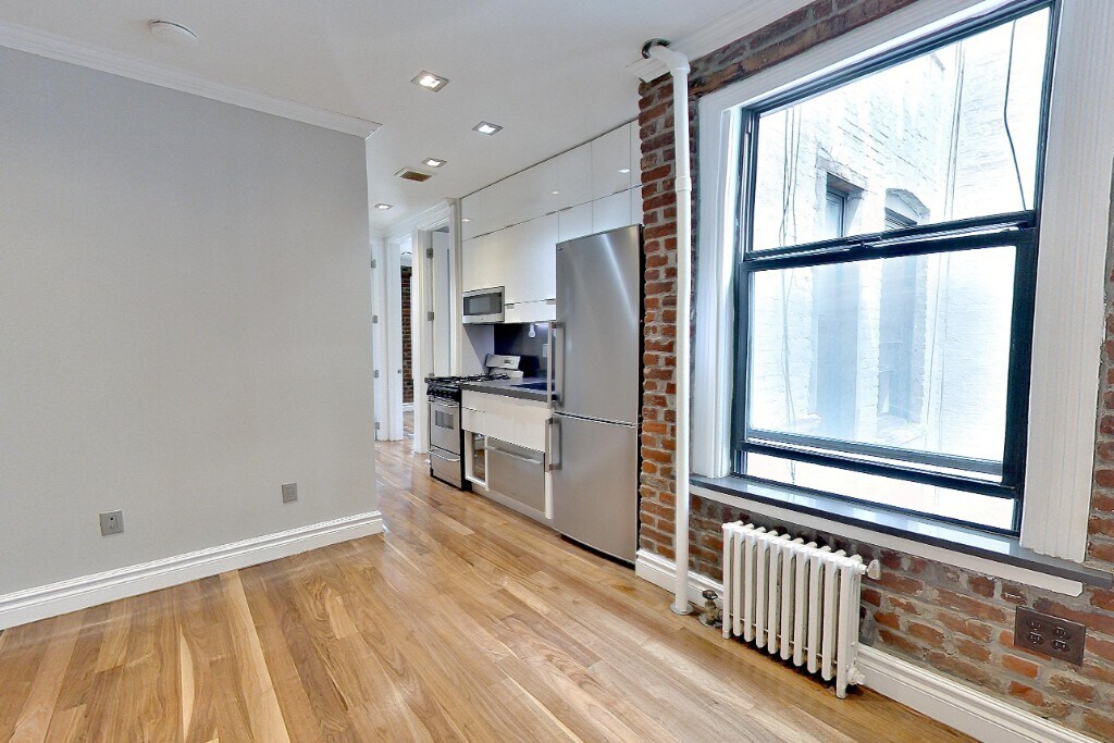 410 E 13th St in New York, NY - Building Photo