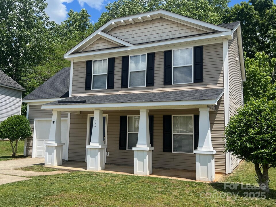 176 English Hills Dr in Mooresville, NC - Building Photo