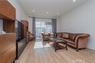 119 Novel in Irvine, CA - Building Photo - Building Photo