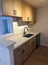1337 South Bundy Drive in Los Angeles, CA - Building Photo - Building Photo
