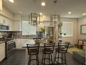 215 Antoni Glen in Escondido, CA - Building Photo - Building Photo
