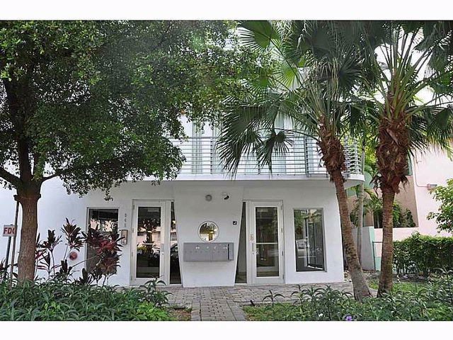 945 Michigan Ave-Unit -3 in Miami Beach, FL - Building Photo