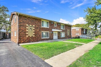 8210 S 84th Ave in Justice, IL - Building Photo - Building Photo