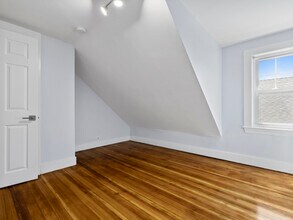 14 Windsor Rd, Unit 2 in Medford, MA - Foto de edificio - Building Photo