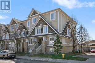 554 Chapman Mills Dr in Ottawa, ON - Building Photo