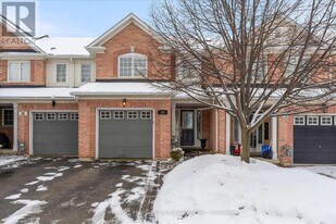 2511 Boros Rd in Burlington, ON - Building Photo
