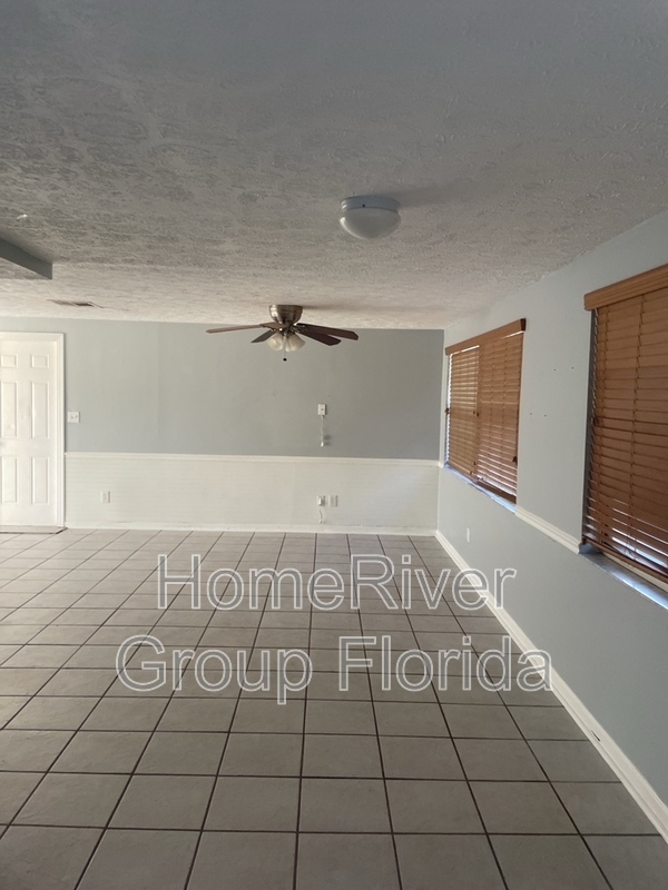 7140 Daggett Terrace in New Port Richey, FL - Foto de edificio - Building Photo