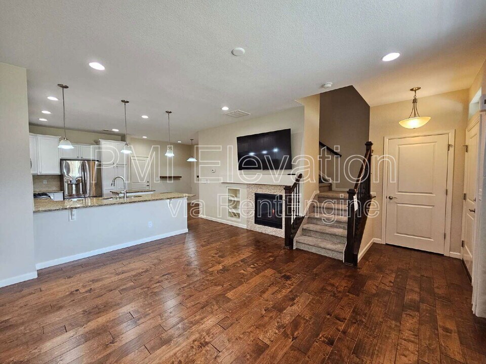 9071 E Phillips Dr in Centennial, CO - Building Photo