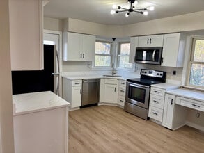 12304 W Cathedral Ave in Wauwatosa, WI - Building Photo - Building Photo