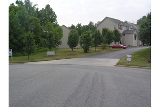 302 Ardale Dr in High Point, NC - Building Photo - Building Photo