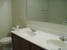 3802 Abbey Cir in San Antonio, TX - Building Photo