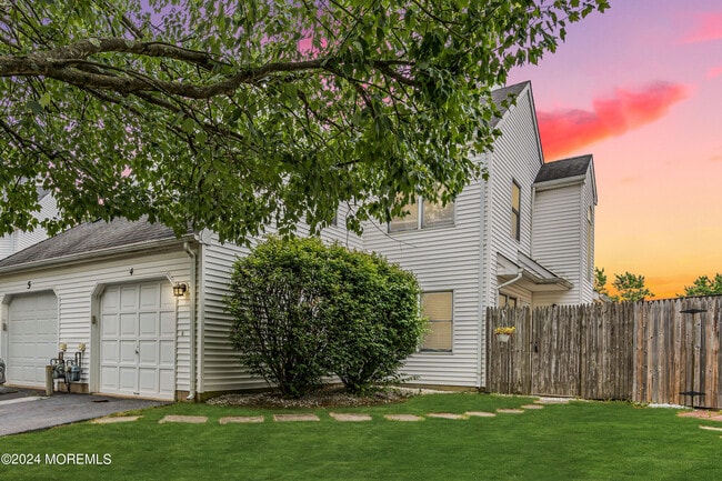 property at 4 Bukiet Ct