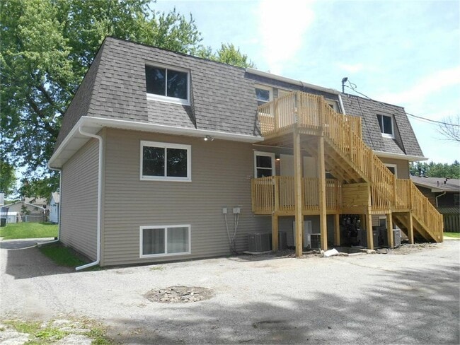 6520 Cedar St in Davenport, IA - Building Photo - Building Photo