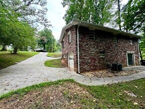 1962 Maple Dr in Kennesaw, GA - Building Photo - Building Photo