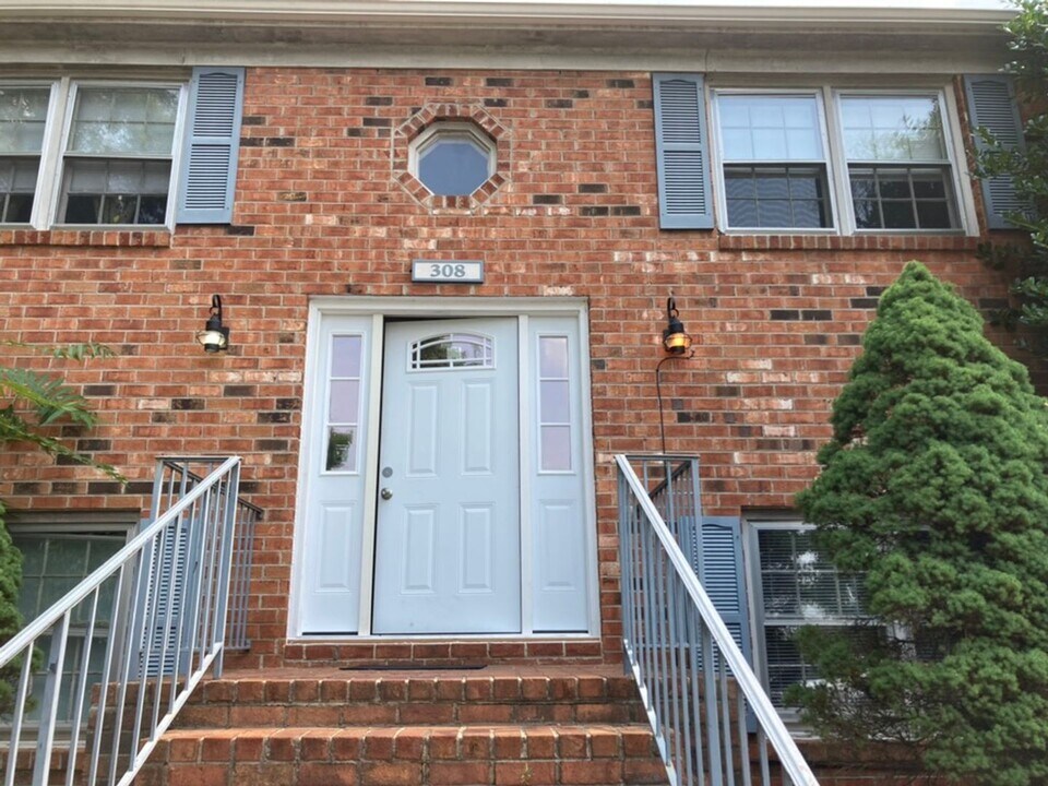 316 Mary Ann Dr in Lynchburg, VA - Building Photo