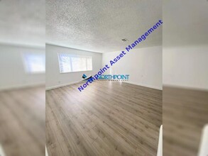 1465 Janrick Ave in Sacramento, CA - Foto de edificio - Building Photo