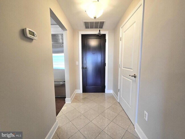12500 Park Potomac Ave-Unit -403N in Potomac, MD - Foto de edificio - Building Photo