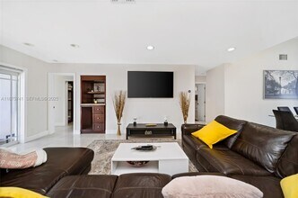 31 SE 12th St in Pompano Beach, FL - Building Photo - Building Photo