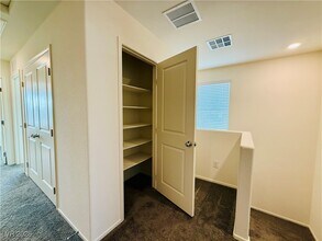 502 Foothill Cove Ln in Henderson, NV - Foto de edificio - Building Photo